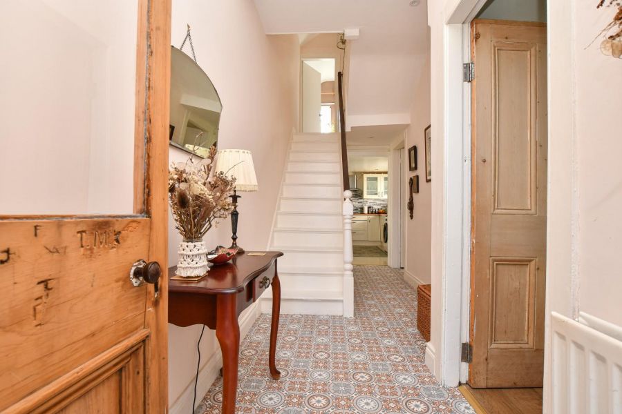 77 Railwayview Street