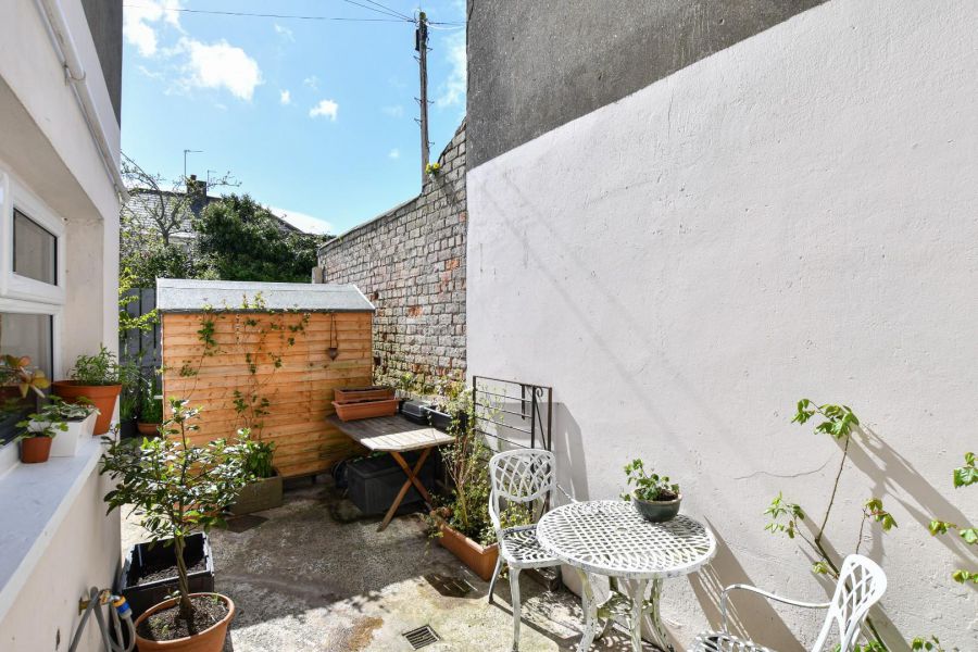 77 Railwayview Street