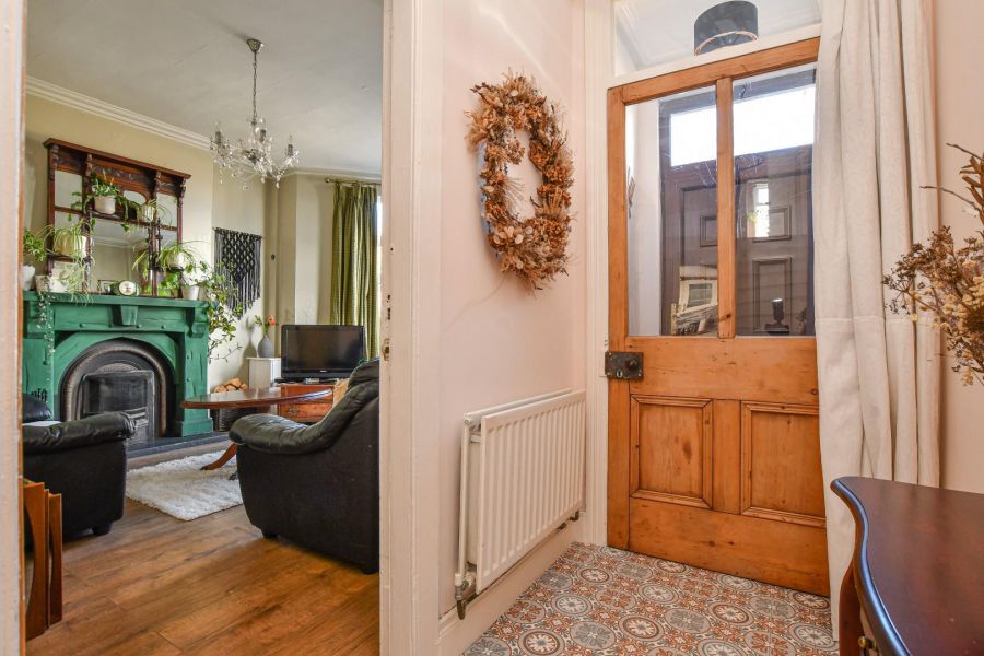 77 Railwayview Street