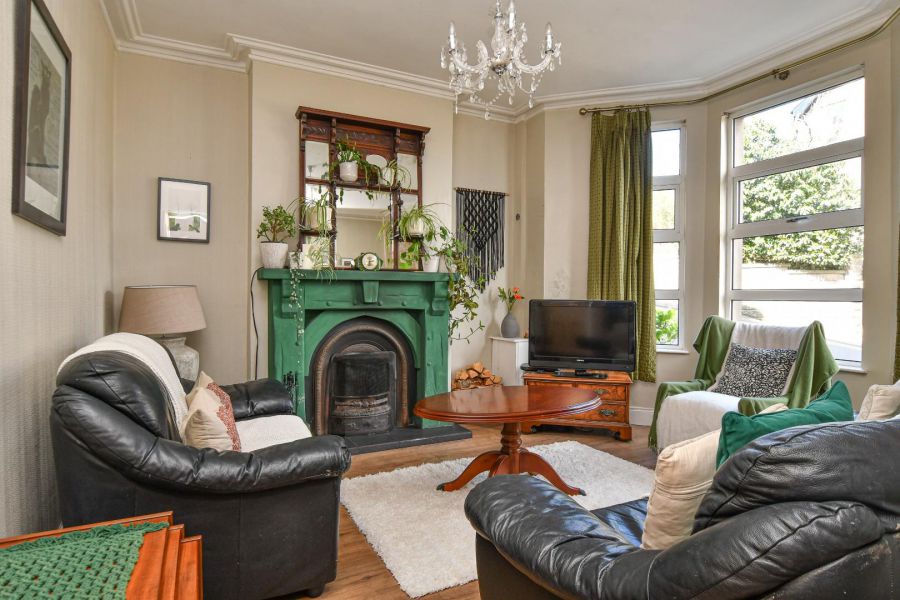 77 Railwayview Street