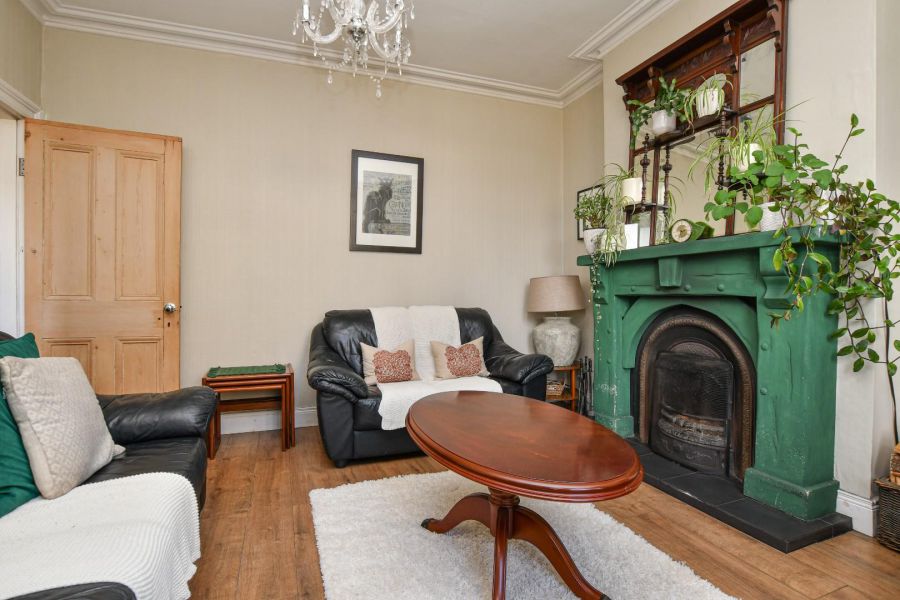 77 Railwayview Street