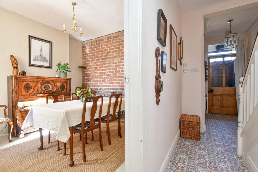 77 Railwayview Street