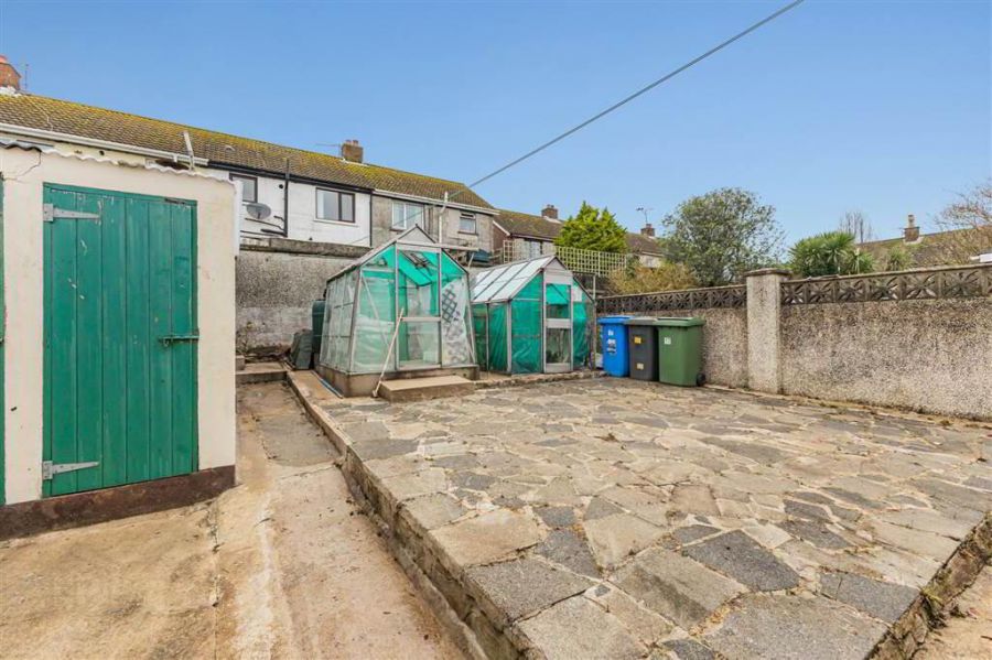 17 Springwell Crescent