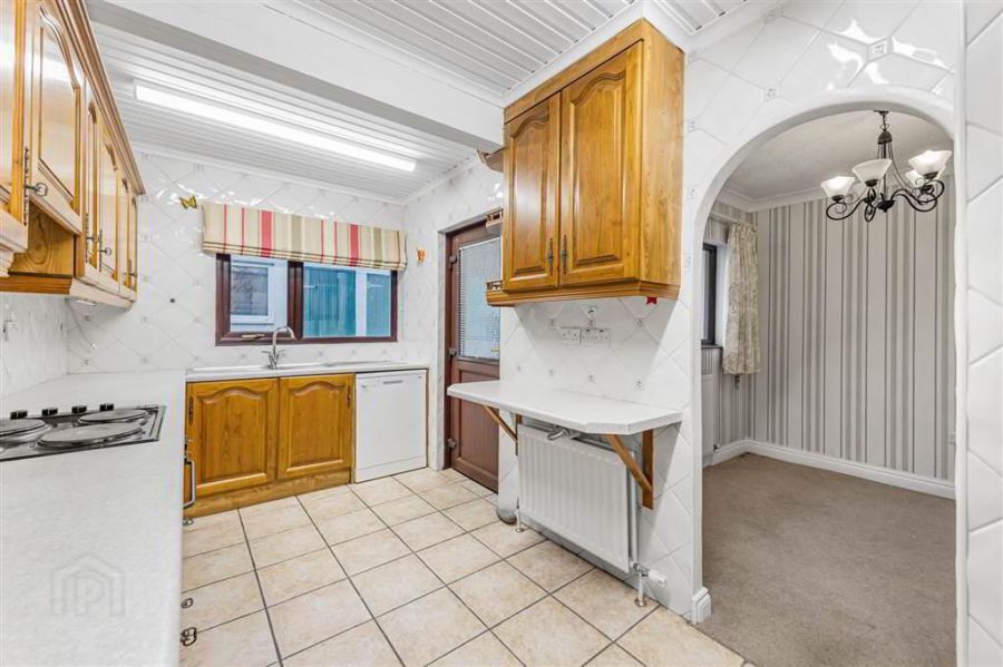 17 Springwell Crescent