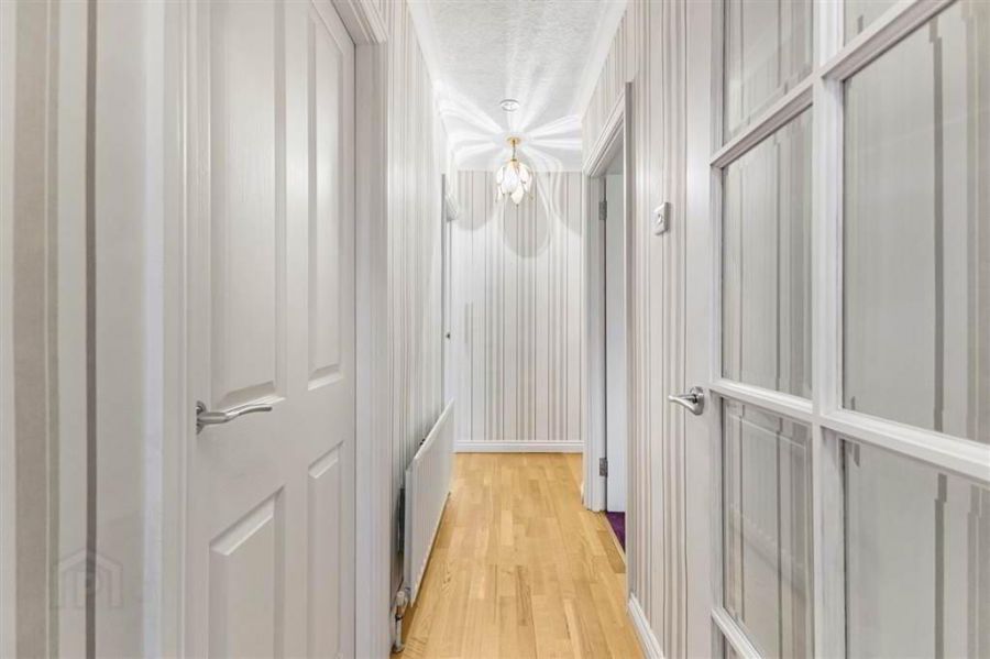 17 Springwell Crescent