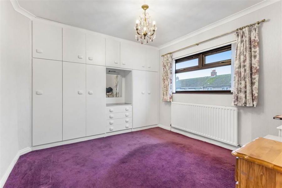 17 Springwell Crescent