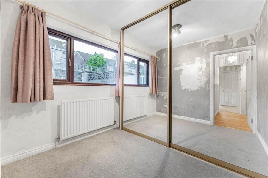 17 Springwell Crescent