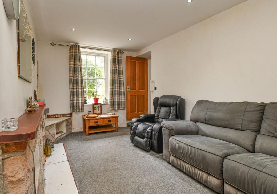 1 Manse Road