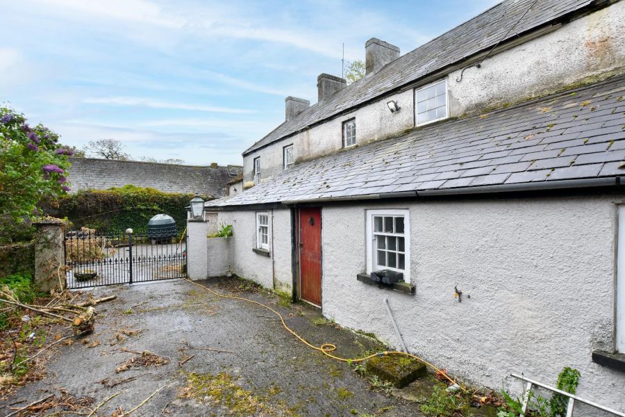 1 Manse Road