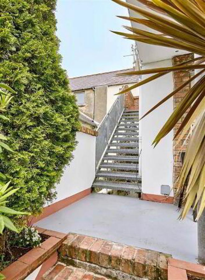 Flat 7, 45 Dufferin Square