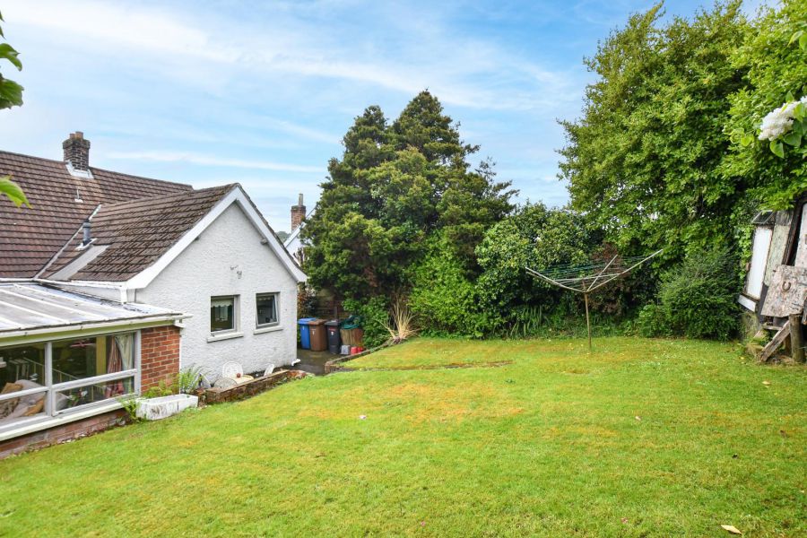 6 Abbey Drive