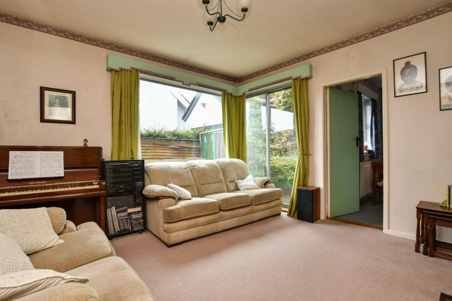 6 Abbey Drive