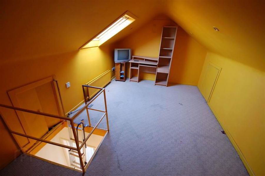 18 Silverstream Park