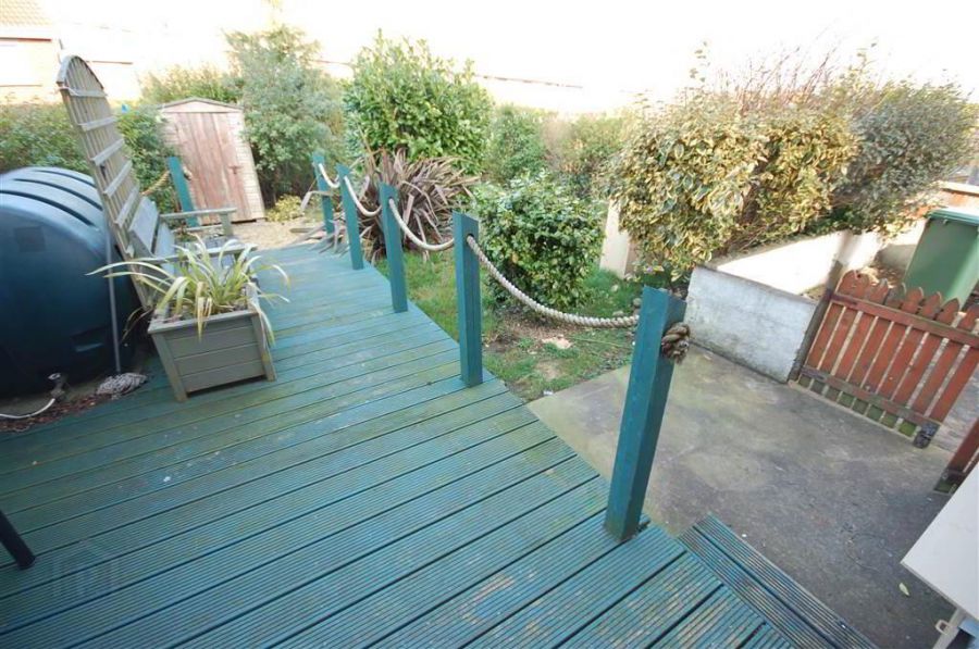 18 Silverstream Park