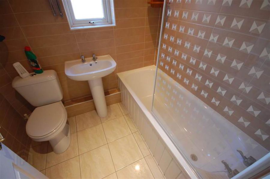 18 Silverstream Park