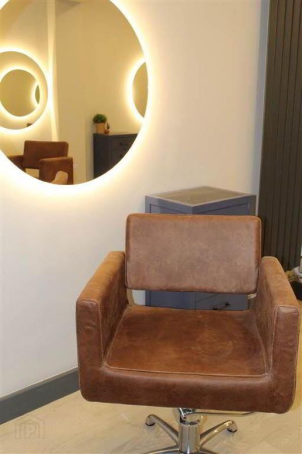 Hair Salon Chairs For Rent, 10 Market Street