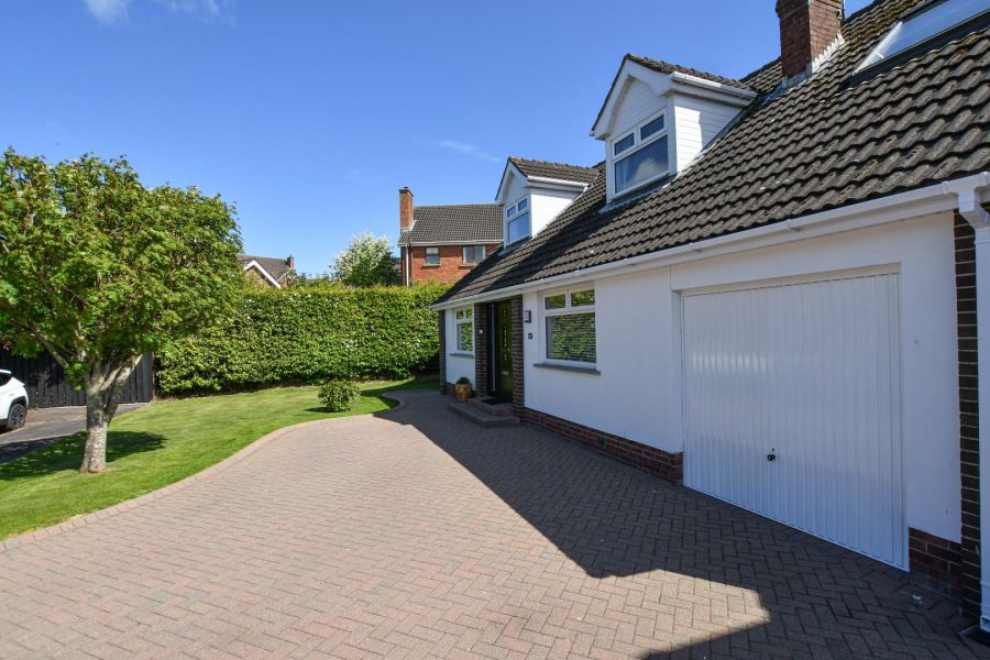 10 Dunkeld Avenue