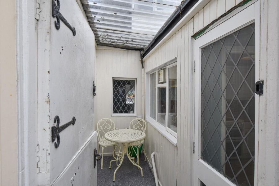 12 Lower Crescent