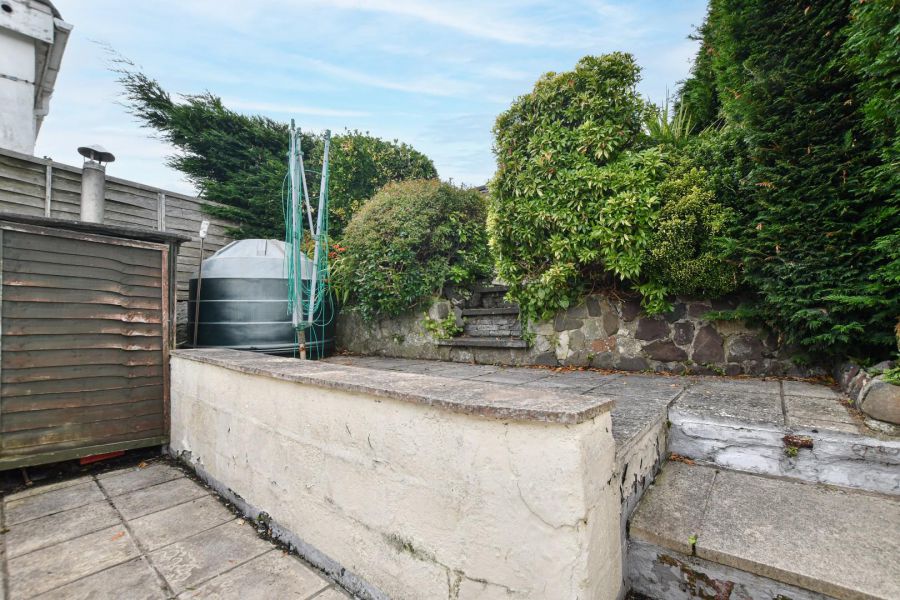 12 Lower Crescent
