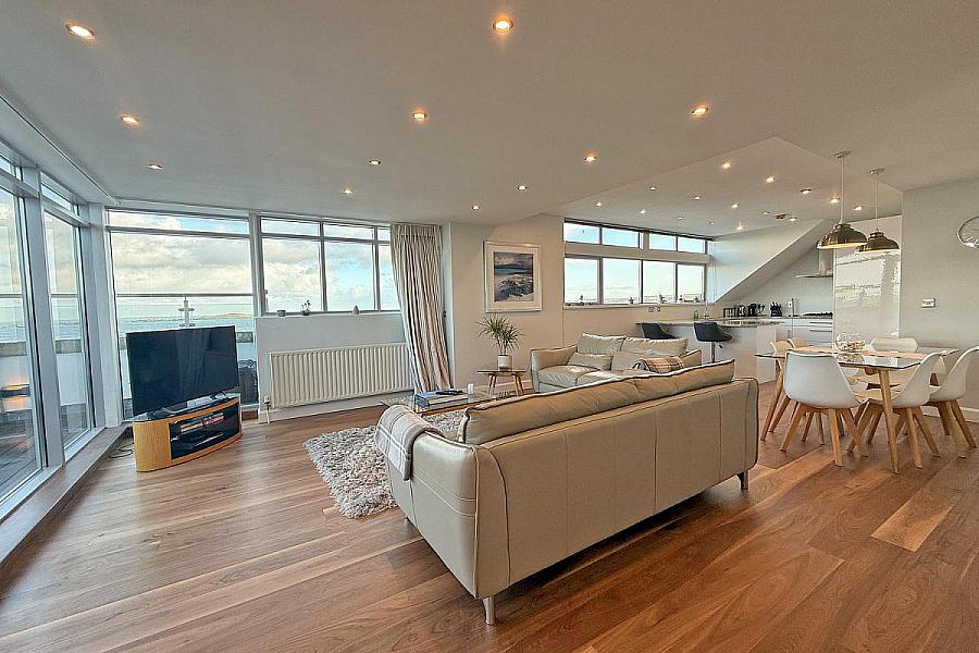 24 Carrig Na Rone, Bath Street