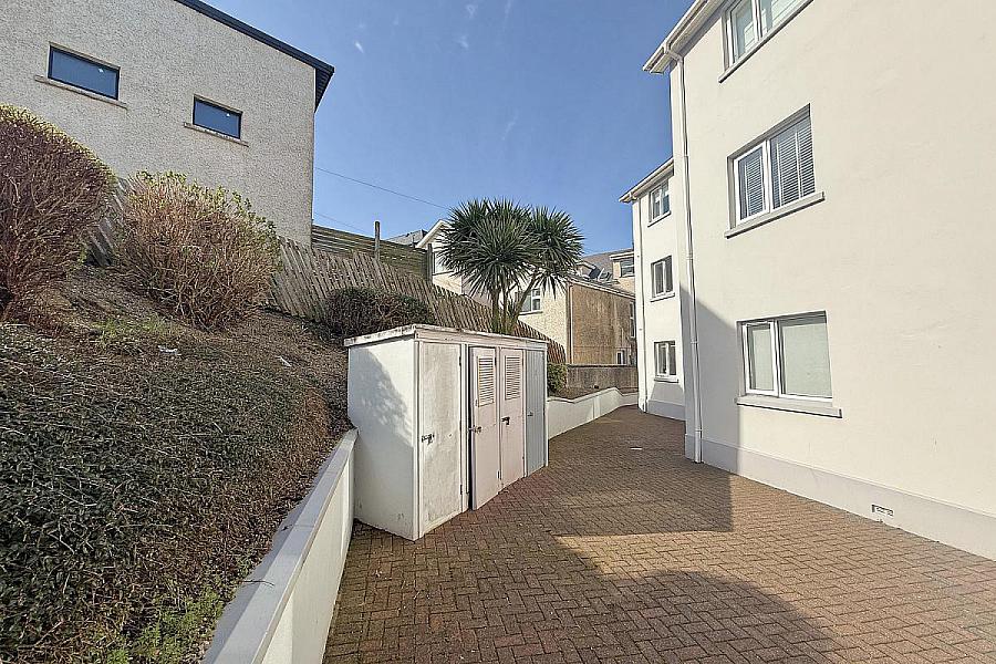 7 Highview Court, High Road