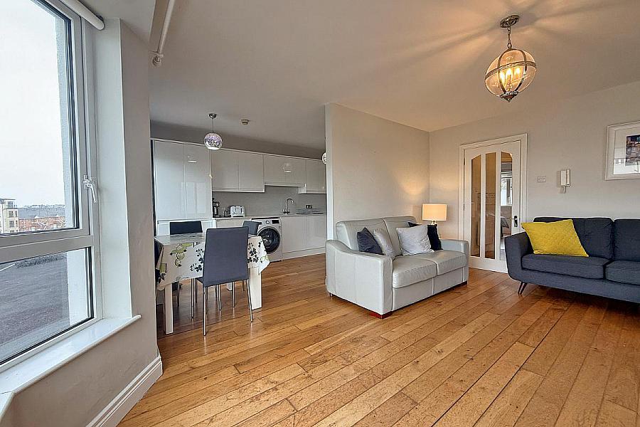 7 Highview Court, High Road