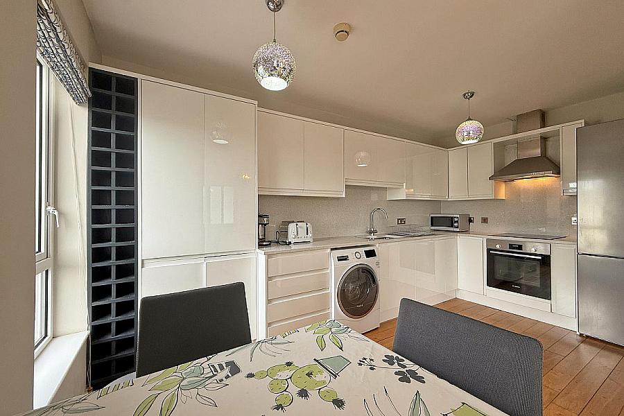 7 Highview Court, High Road