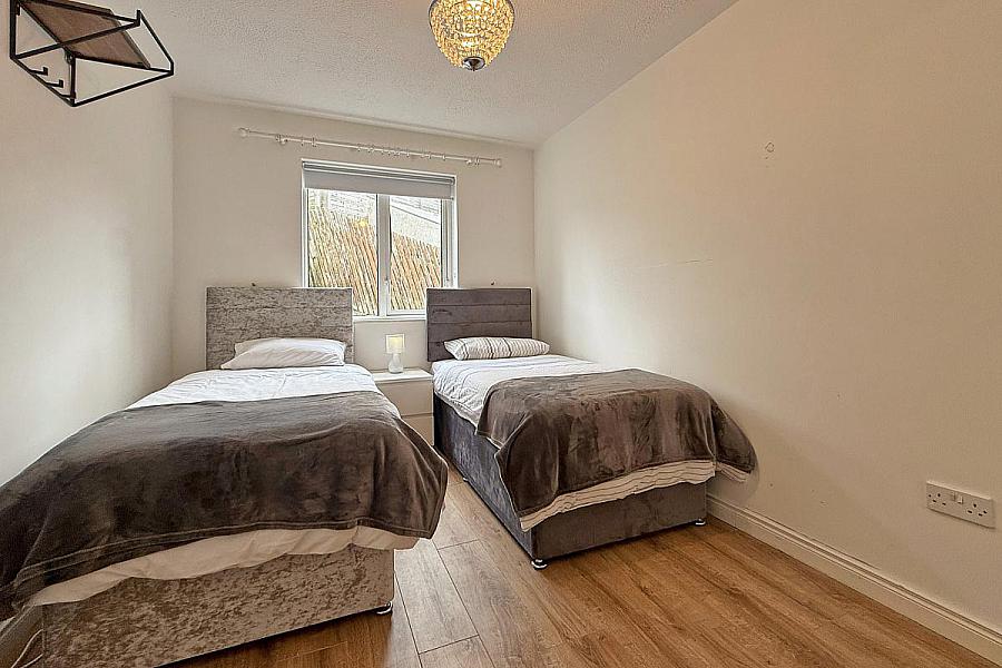 7 Highview Court, High Road