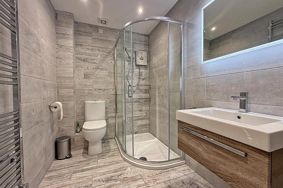 7 Highview Court, High Road