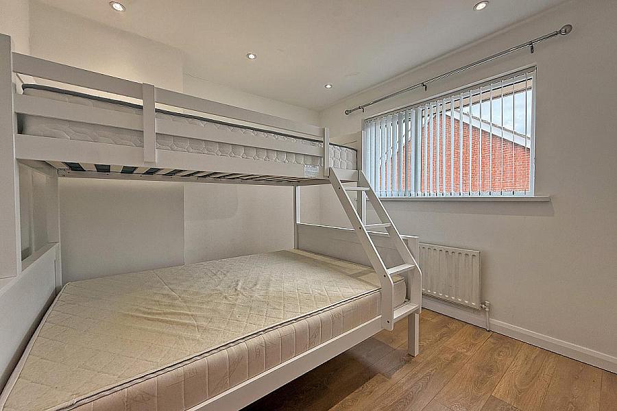 5 Causeway Court