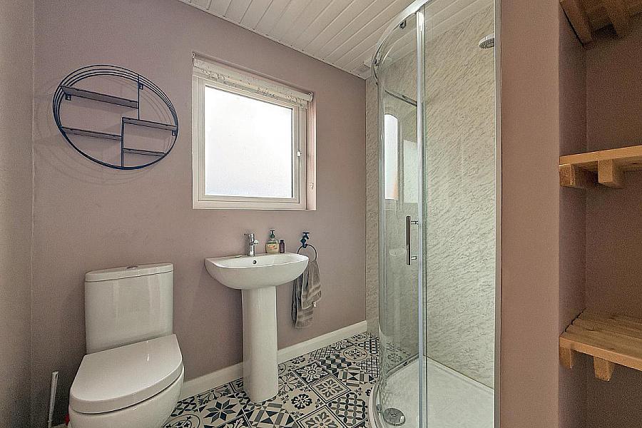 5 Causeway Court