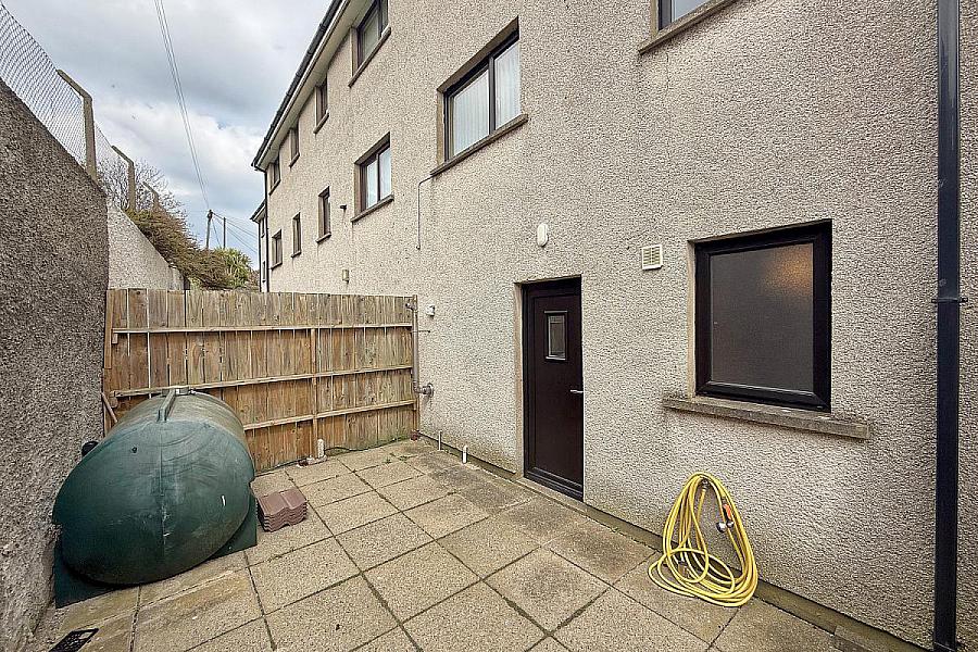 5 Causeway Court