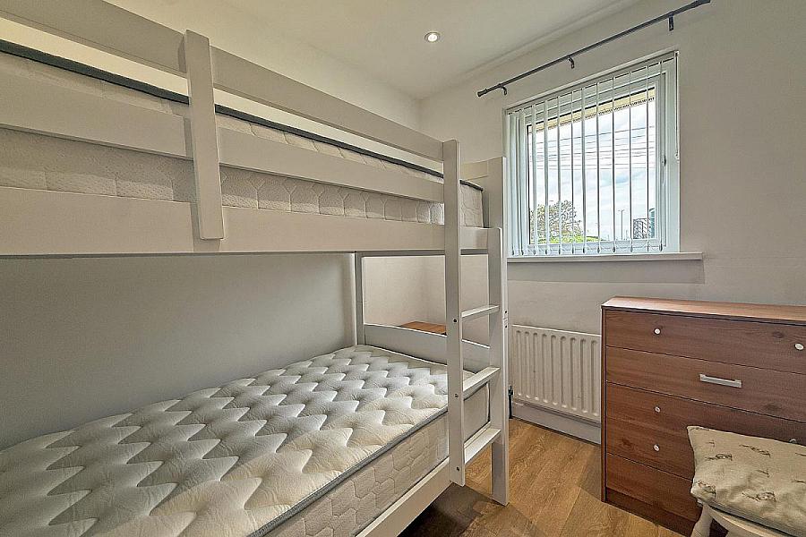 5 Causeway Court