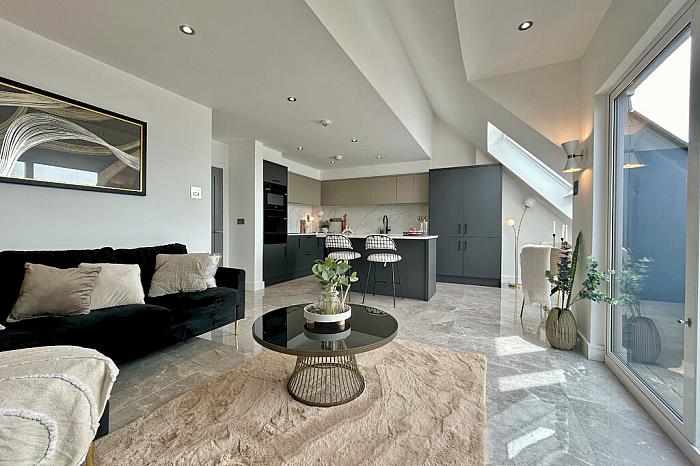 11 Pier West