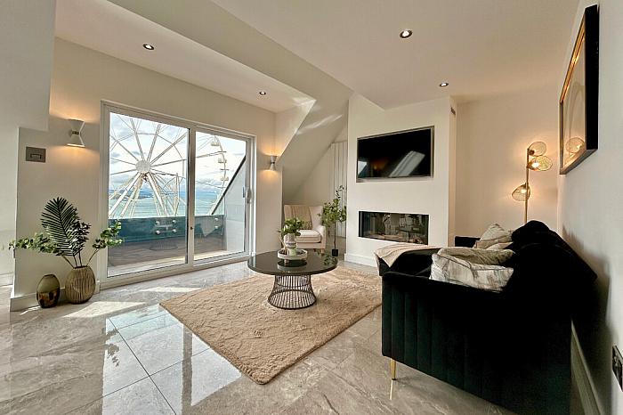 11 Pier West
