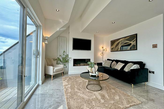 11 Pier West