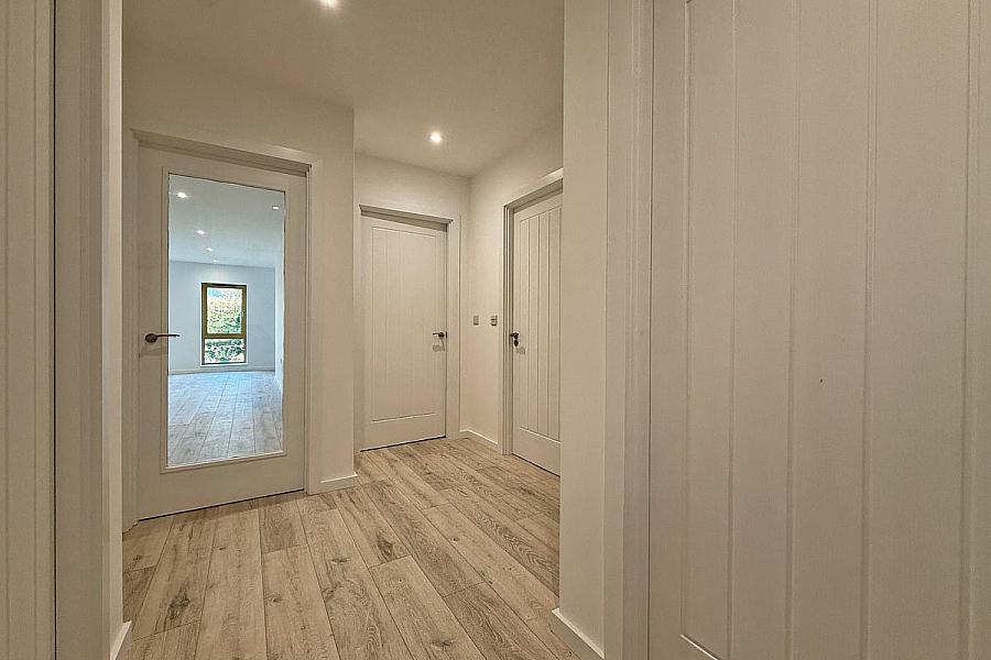 C6 Riverview Court, Main Street