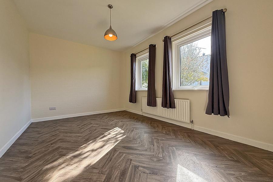 27 Flowerfield Road