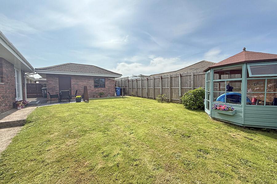 5 Meadow Gardens