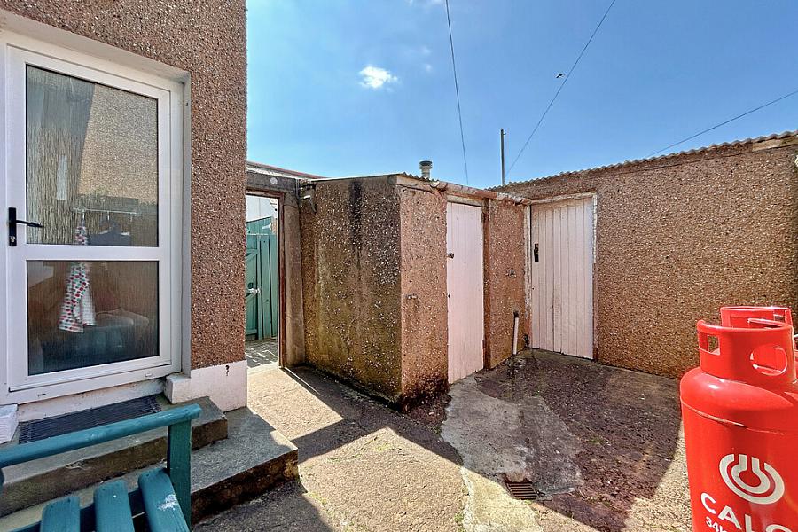 6 Hopefield Avenue