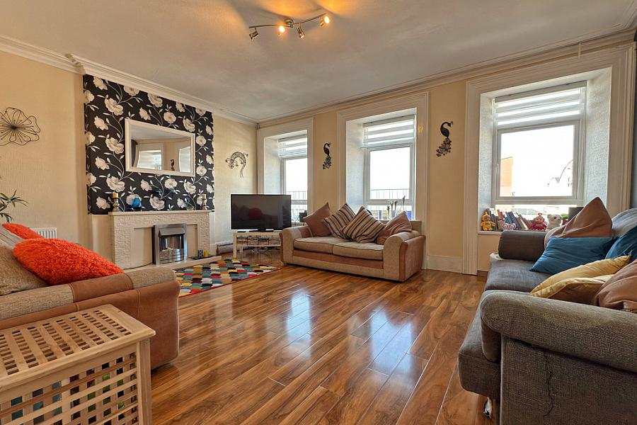 57b Eglinton Street