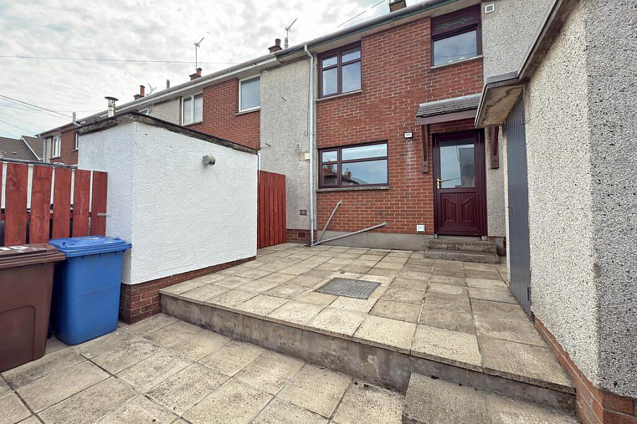 15 Castleton Park