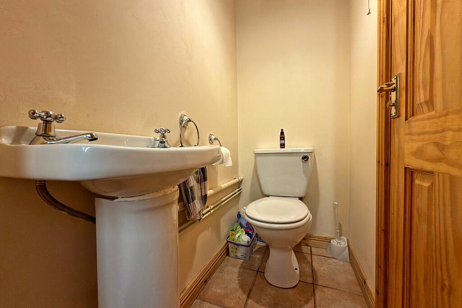 15 Castleton Park