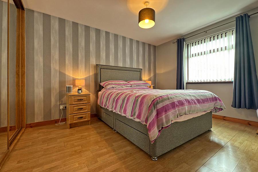 15 Castleton Park