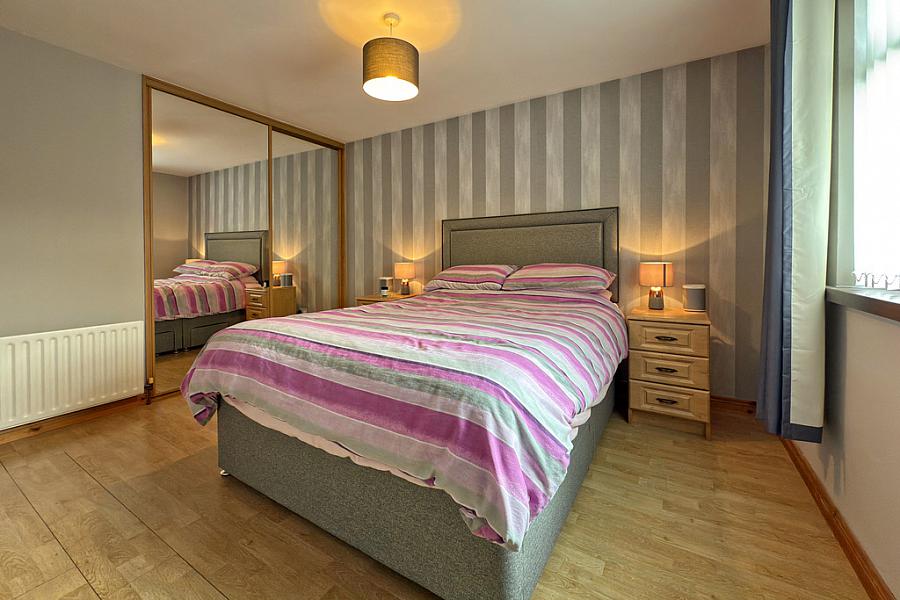 15 Castleton Park