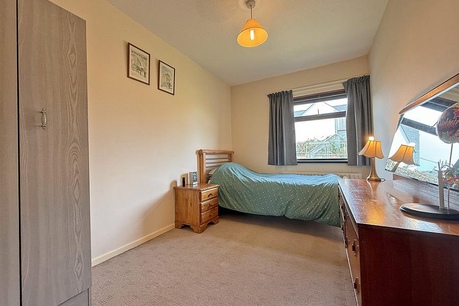 16 Strawbridge Park
