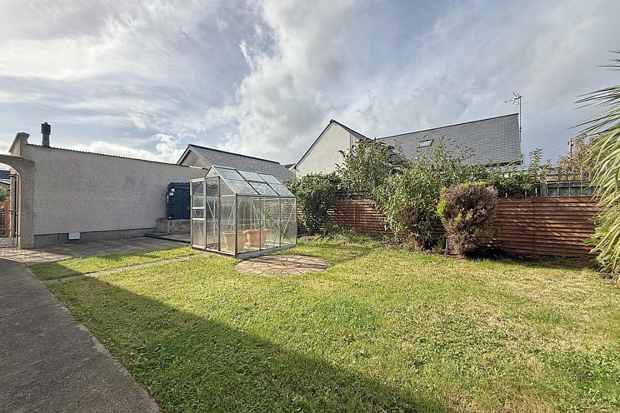 16 Strawbridge Park
