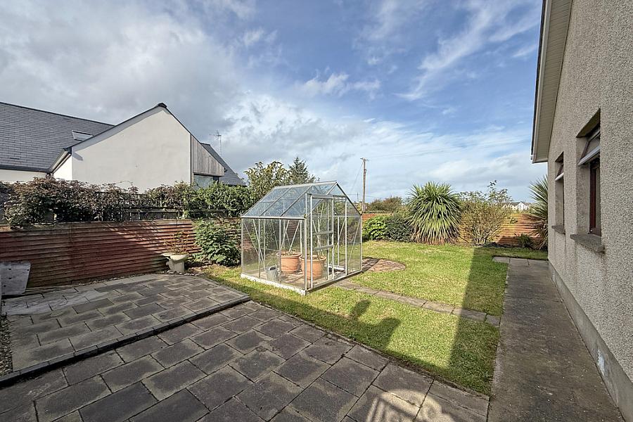 16 Strawbridge Park