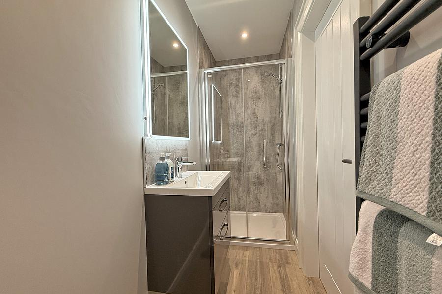 8 Strand Crescent 8 Strand Crescent