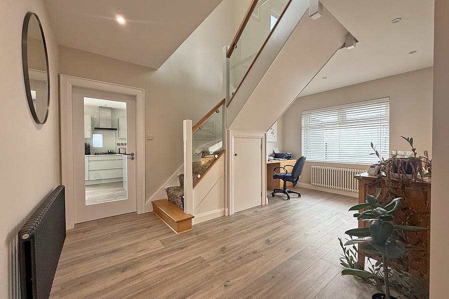 8 Strand Crescent